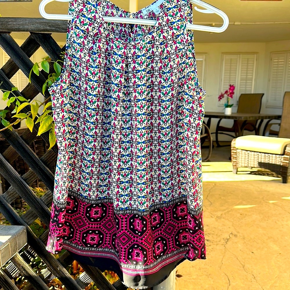 Dr2 M size blouse has beatiful pattern. Can be casual or fancy